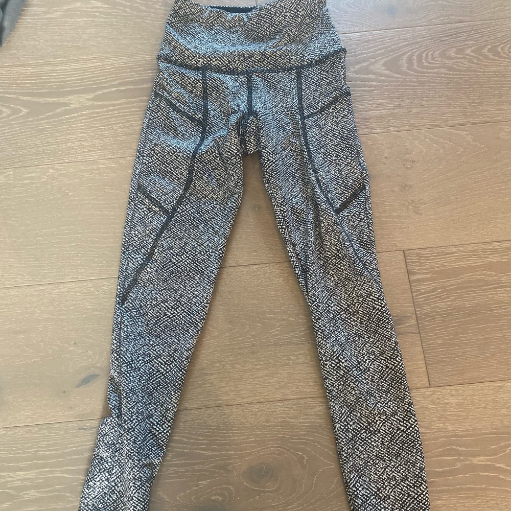 Strut This black and white leggings